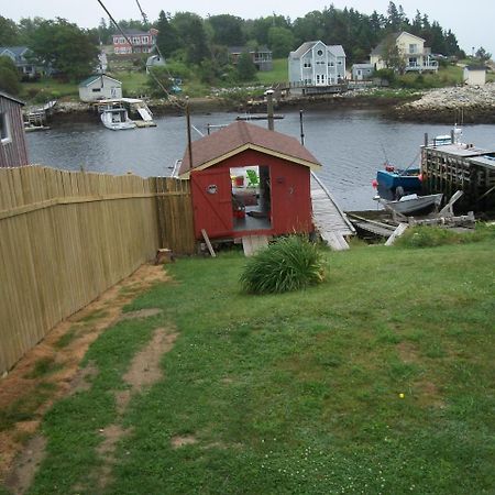 Sal'S Bed And Breakfast By The Sea Herring Cove Exterior photo