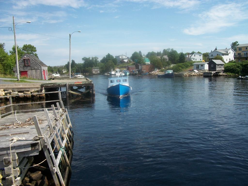 Sal'S Bed And Breakfast By The Sea Herring Cove Exterior photo