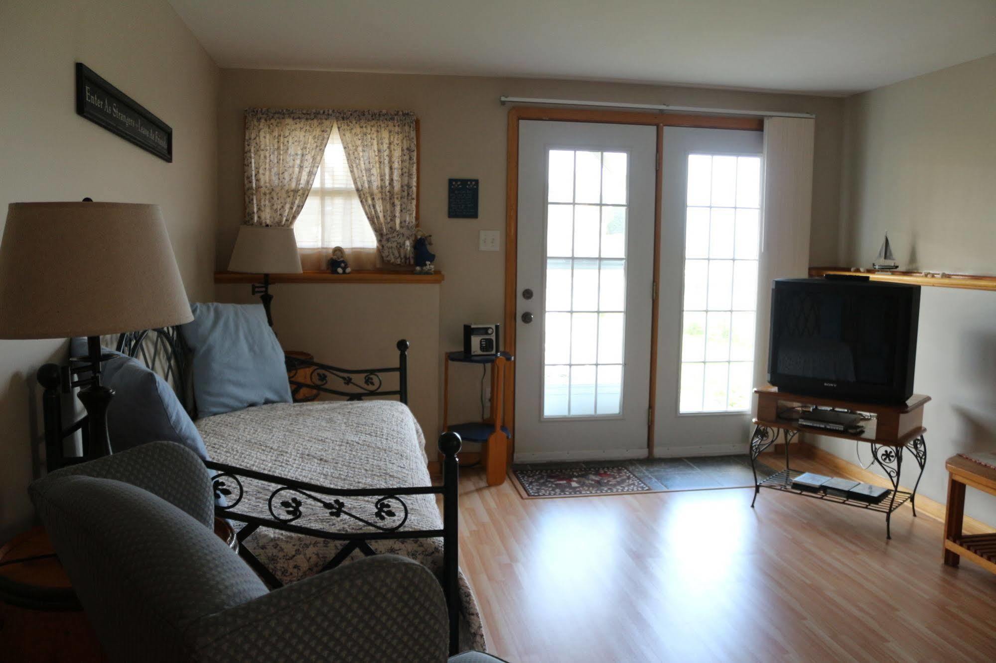 Sal'S Bed And Breakfast By The Sea Herring Cove Exterior photo
