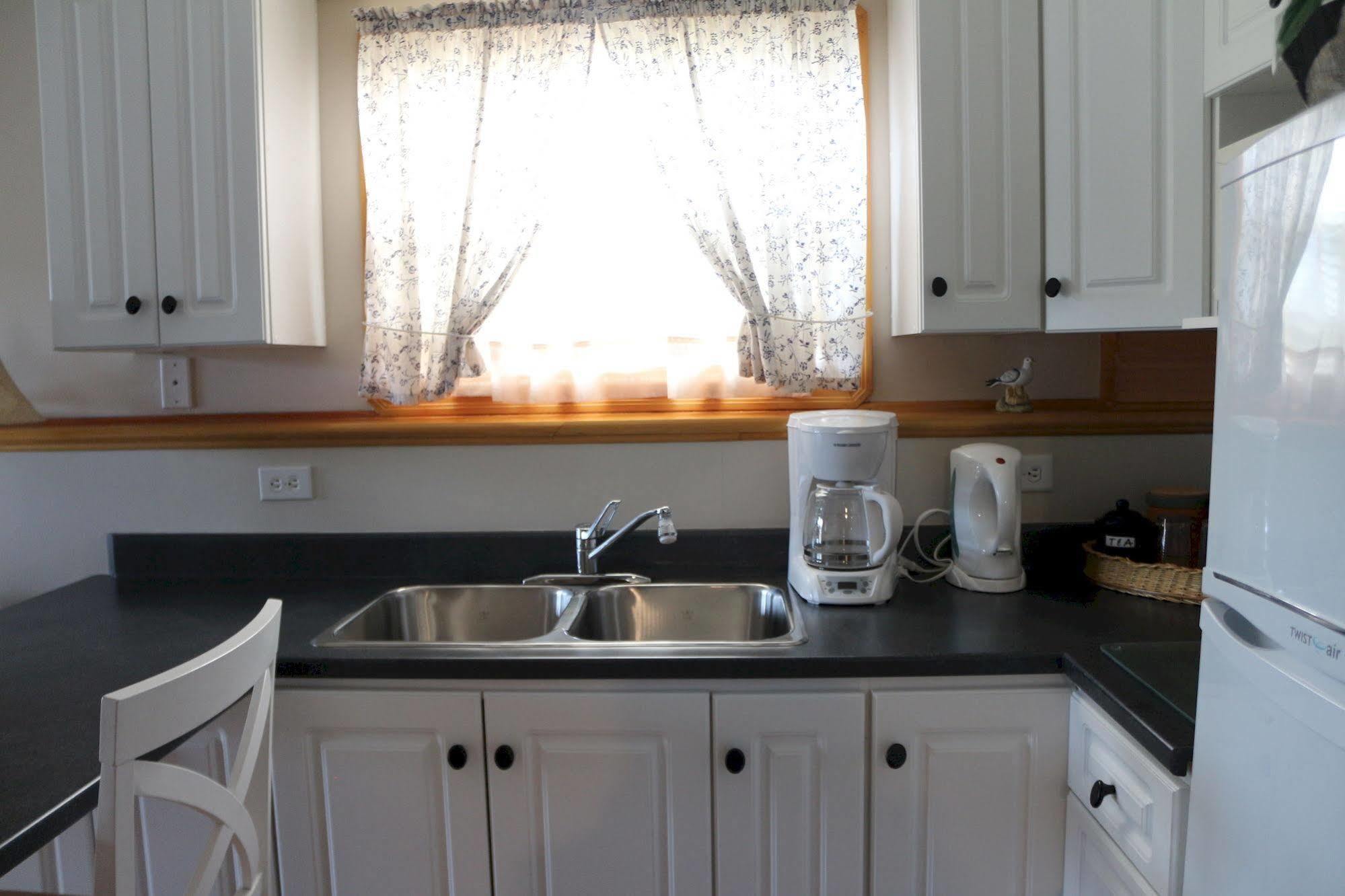 Sal'S Bed And Breakfast By The Sea Herring Cove Exterior photo