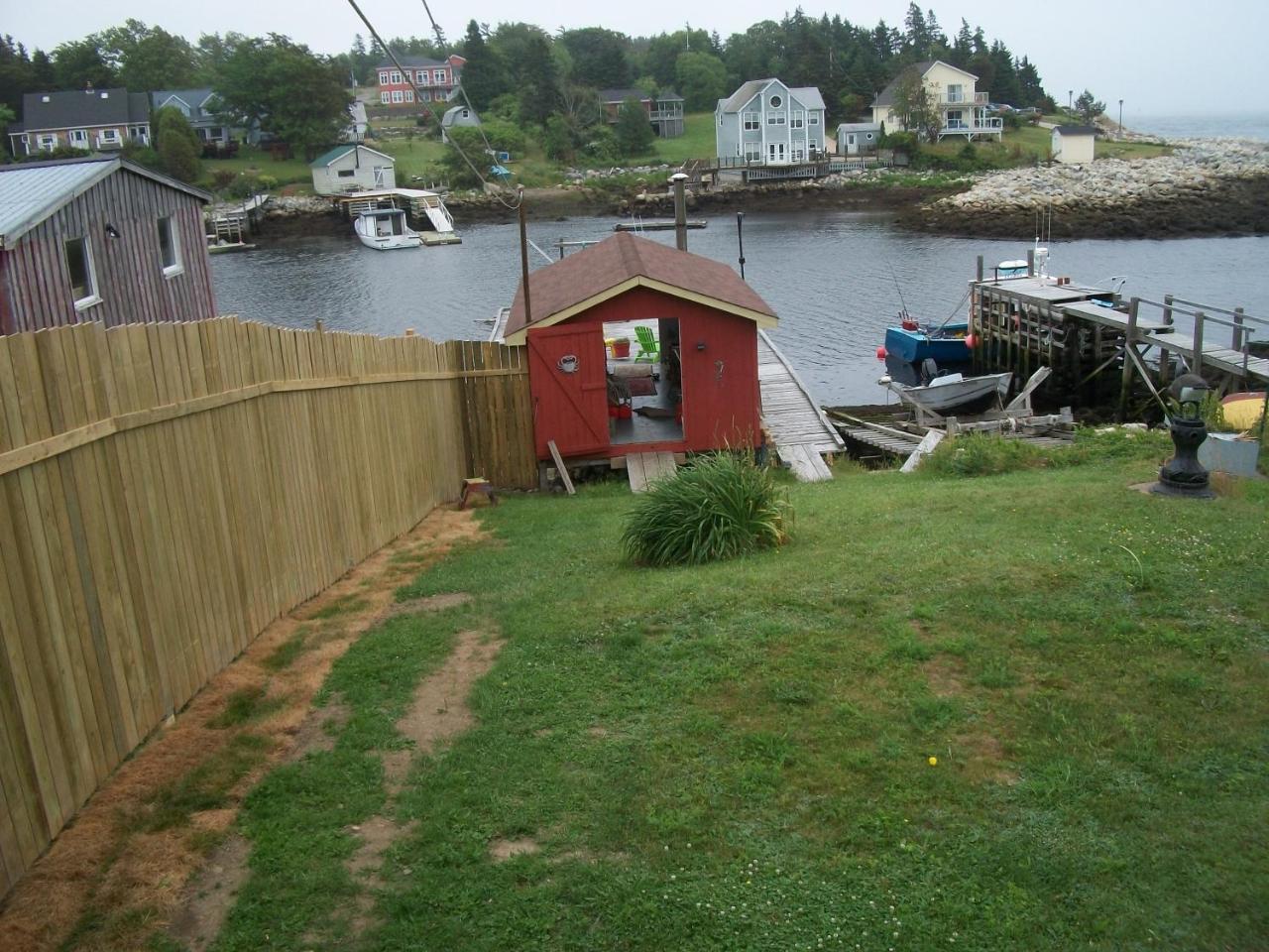 Sal'S Bed And Breakfast By The Sea Herring Cove Exterior photo